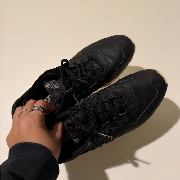 New Balance Men's Black Sneakers - Picture 4 of 6